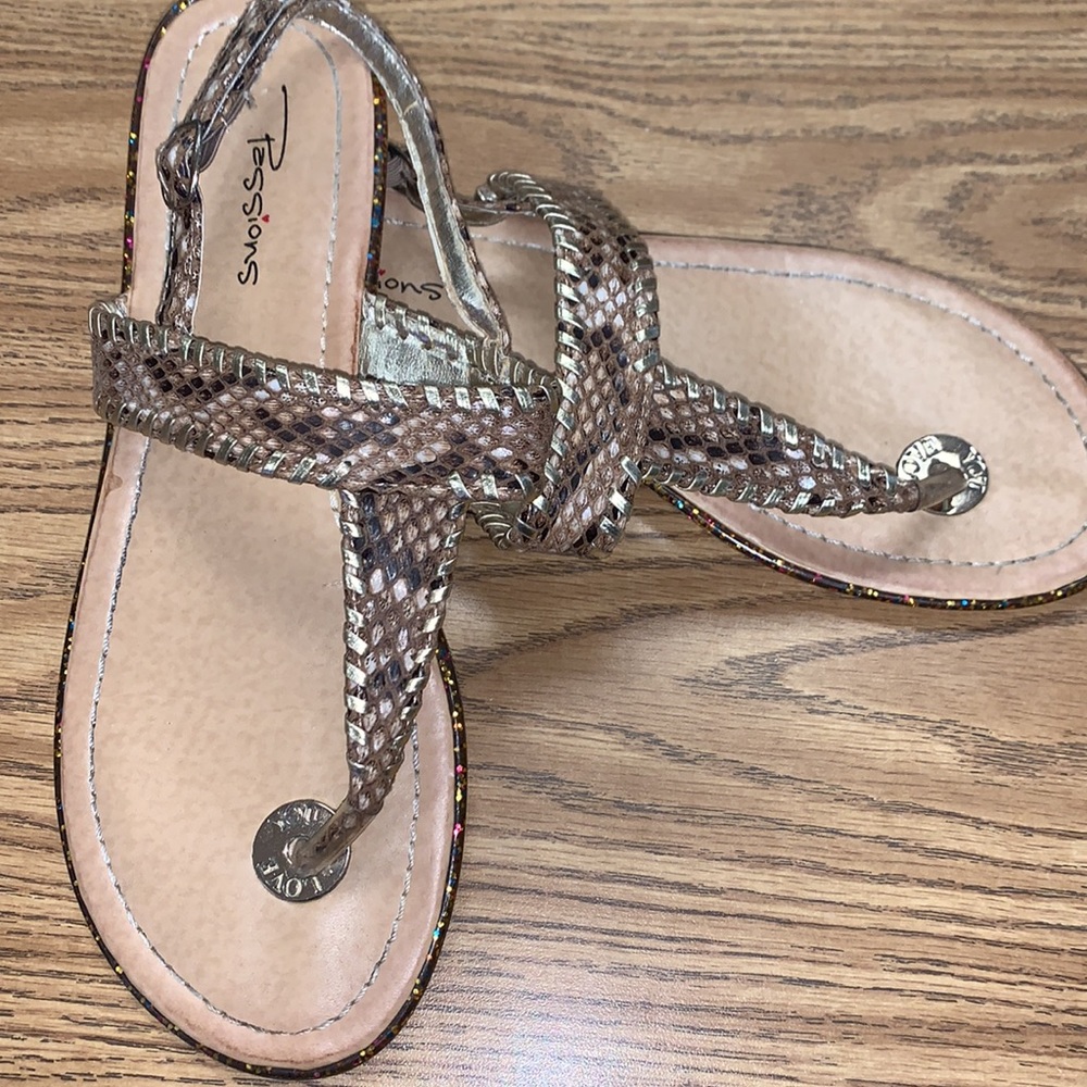 Sandals - Picture 8 of 8